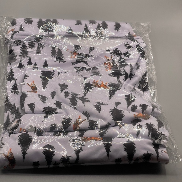 Mens tiger in the woods polo by Waggle NWT - Picture 4 of 6